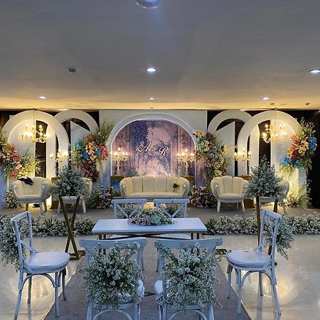 Utc Hotel Semarang Exterior foto