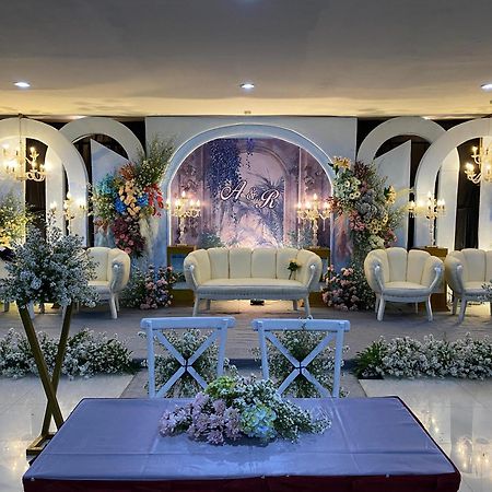 Utc Hotel Semarang Exterior foto
