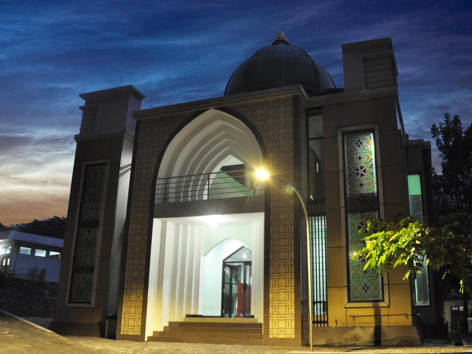 Utc Hotel Semarang Exterior foto