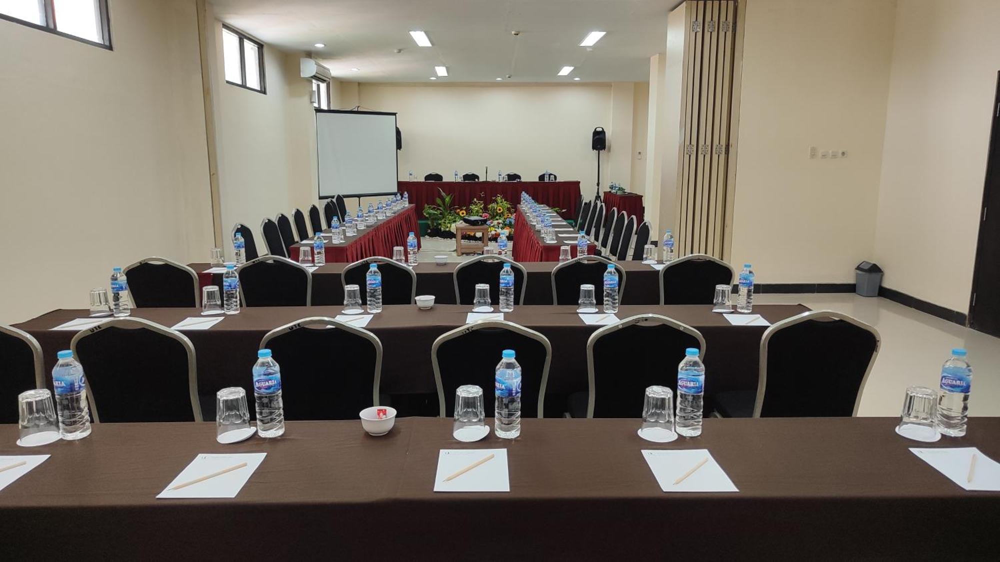 Utc Hotel Semarang Exterior foto